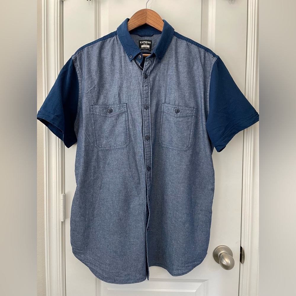 EXPRESS Men’s Button down Short-sleeve Duo tones Denim Shirt. Size XL